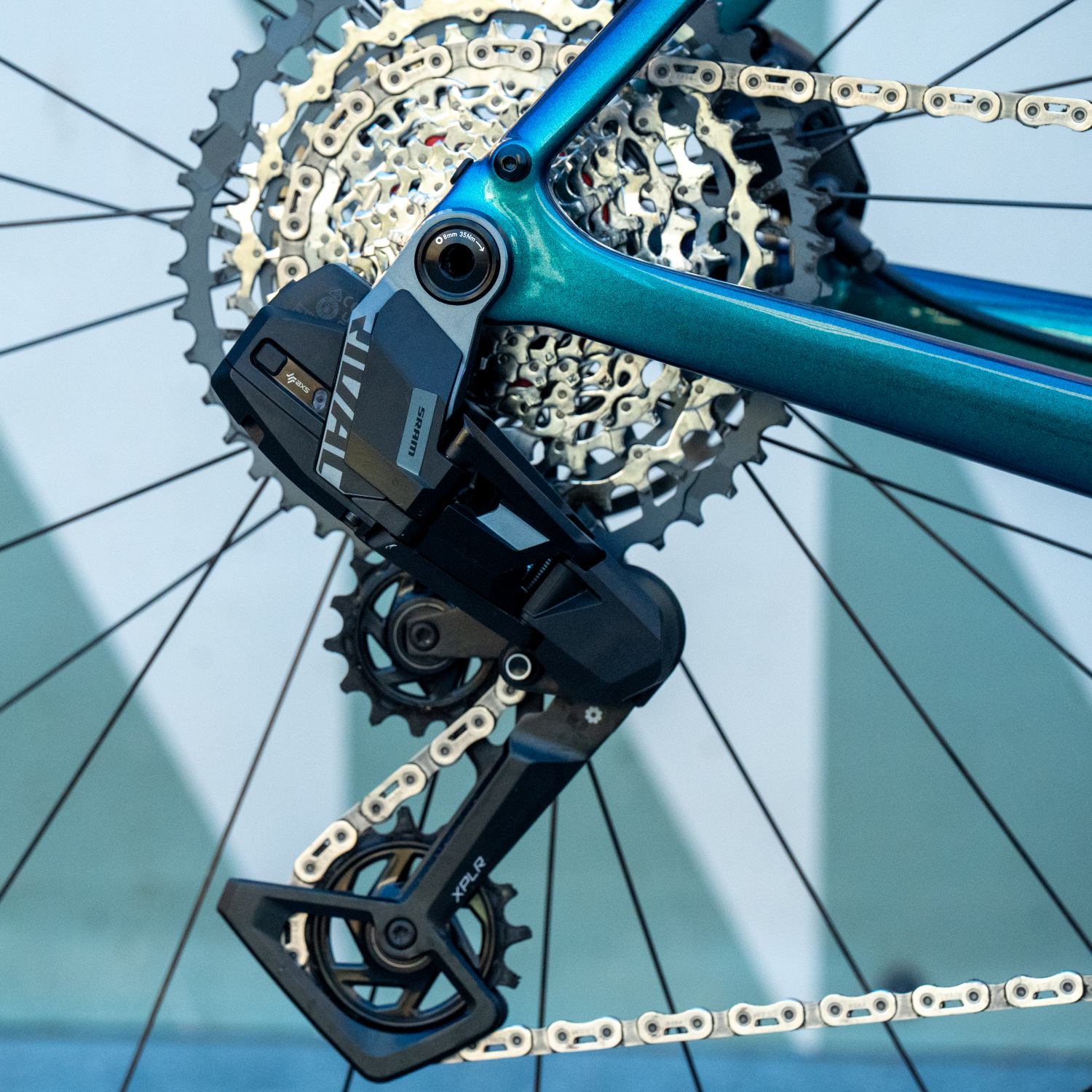 Di2 and Eagle Transmission ready – plug in and rip